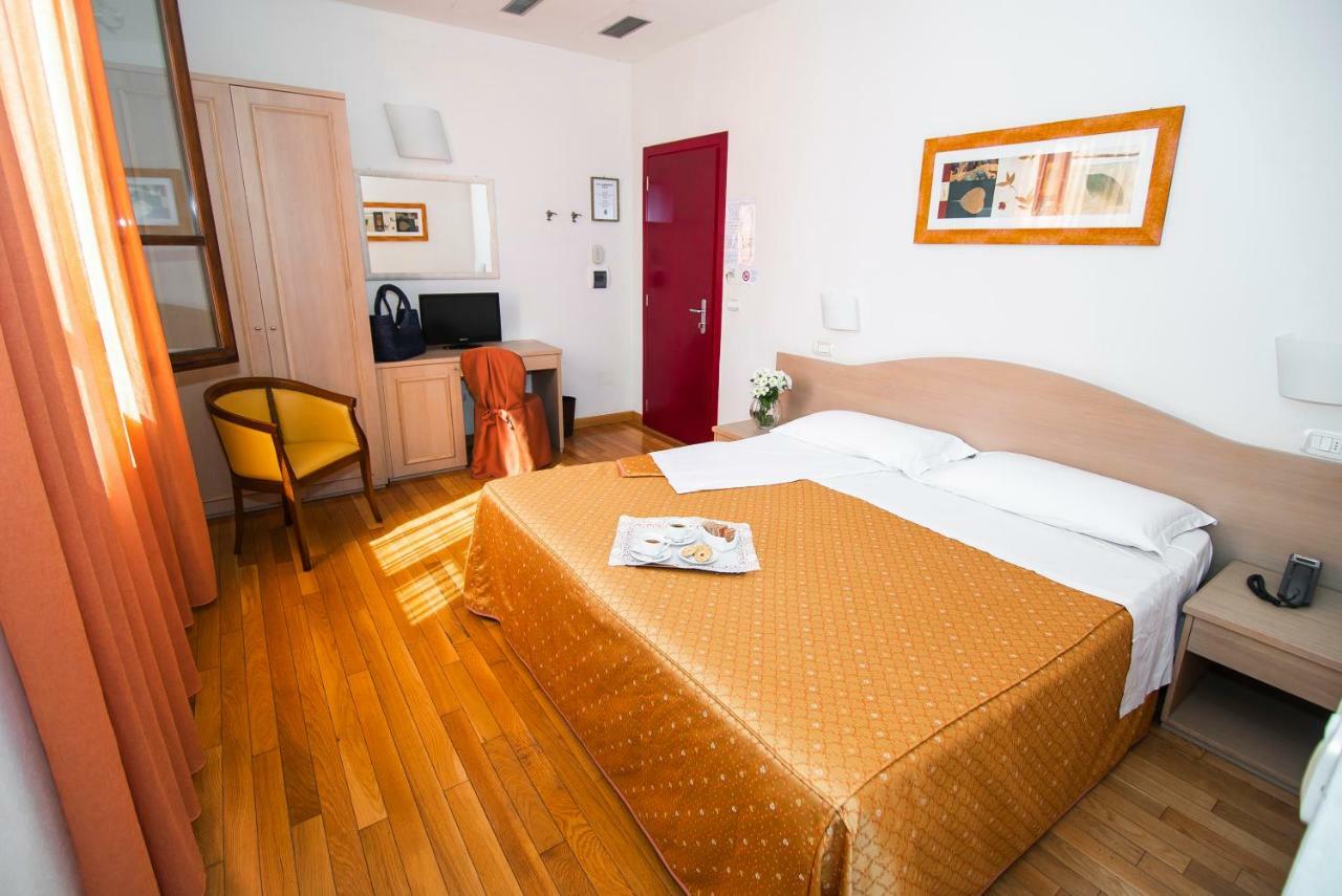 Hotel La Colonna Siena Buitenkant foto