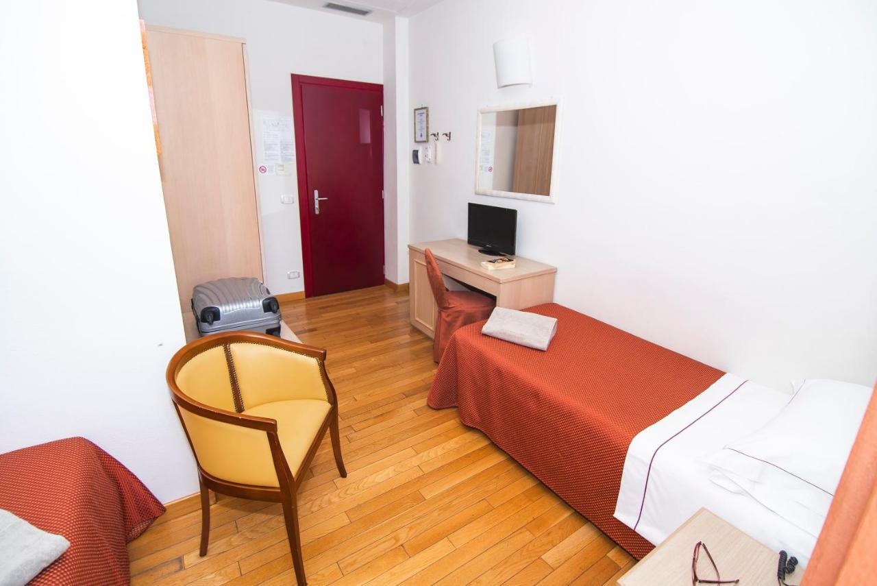 Hotel La Colonna Siena Buitenkant foto